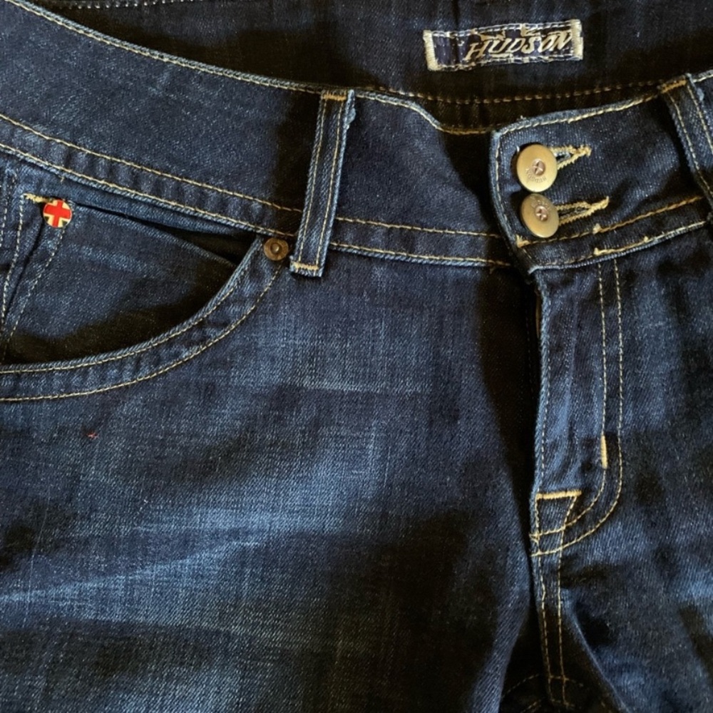 Hudson Signature Low Rise Boot Cut Jeans - Picture 11 of 16